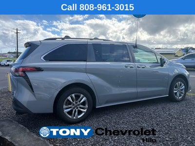 2022 Toyota Sienna XLE Woodland Edition